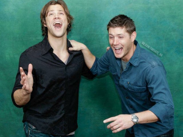 Sam e Dean estão rindo do seu resultado.