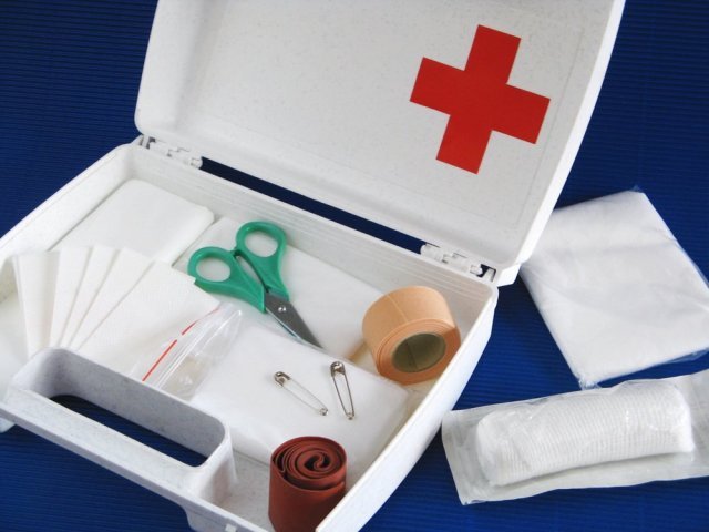 Um kit de primeiros socorros