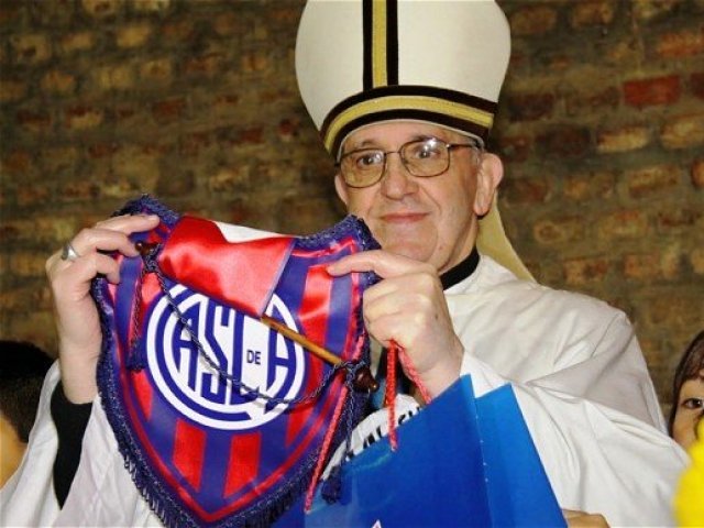 Ele adora futebol!
