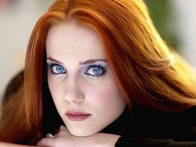 Simone Simons