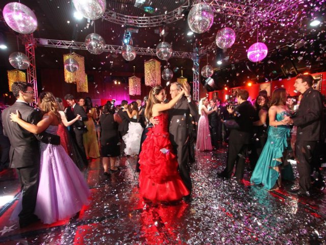 Qual será o seu vestido ideal para sua festa de 15 anos