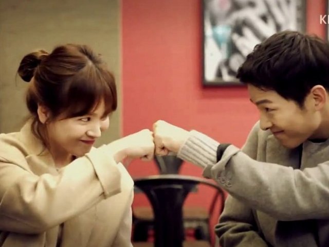 Uau acertou tudo! mostra que é realmente um(a) fã de Descendants of the sun. Parabeens: )