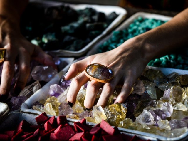 Qual pedra preciosa combina com sua personalidade?