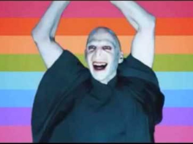 Harry Potter é vida, e não são todos que tem a honra de poder entrar nesse mundo maravilhoso apenas lendo. Sinto muito, vá ler e assistir mais.