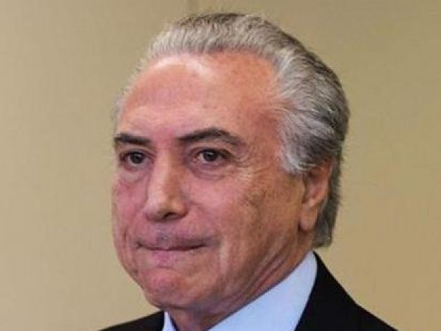 Você conhece algumas personalidades, mas ainda é pouco. Cuidado para não confundir Carlos Magno e a távola redonda.