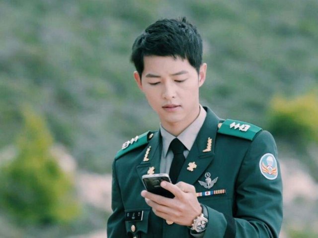 Song Jong Ki como Big Boss (Descendants Of The Sun)