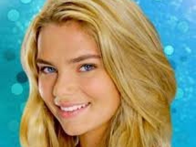 Indiana Evans (Bella)