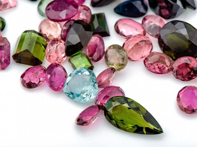 Qual pedra preciosa mais combina com sua personalidade?