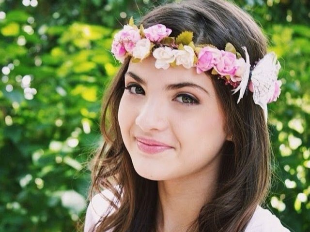 Lívia Inhudes