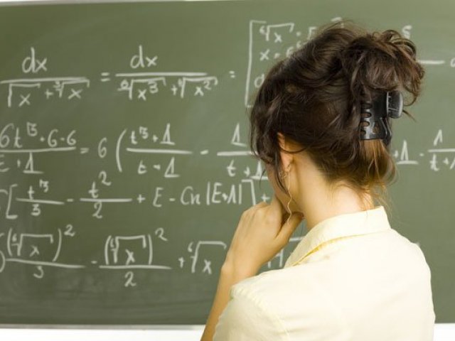 Pelo jeito você não é muito bom em exatas, mas saiba que muitas vezes a matemática pode parecer até impossível de entender, mas acredite, se você se esforça para tentar entendê-la, vai conseguir aprender de forma bastante fácil.