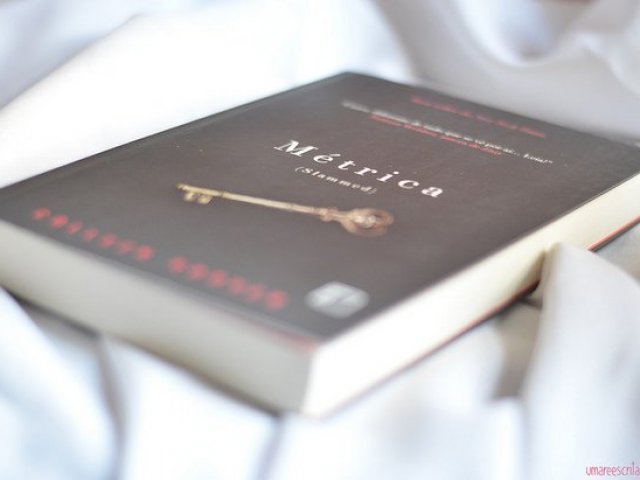 Métrica por Colleen Hoover