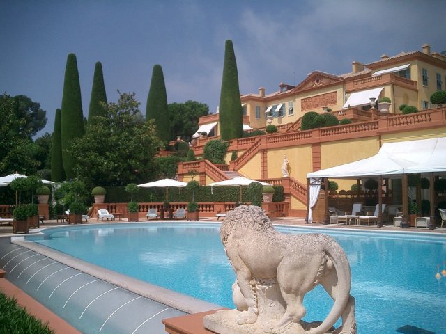 Villa Leopolda - 500 milhões de euros (cerca de R$ 1,25 bilhão).
