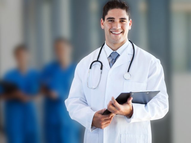 Médico(a)
