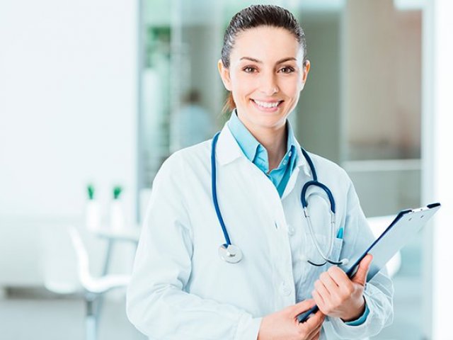 Médico(a)