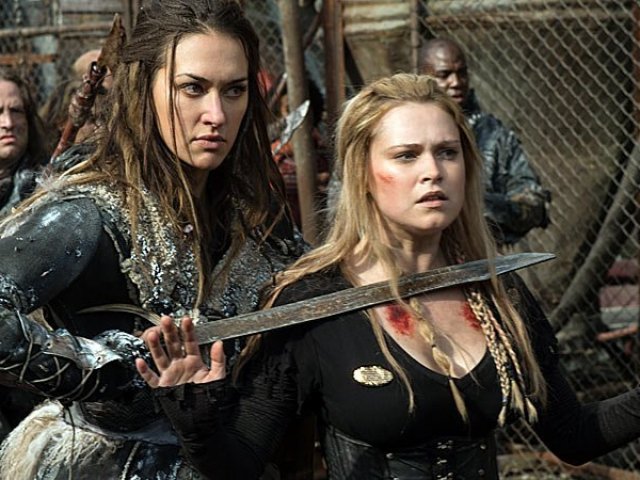 Clarke estaria morta se dependesse de você! Mas tente assistir novamente.
