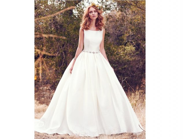 Vestido Princesa Com Decote Canoa