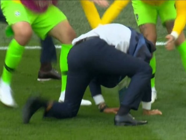 Tite caindo