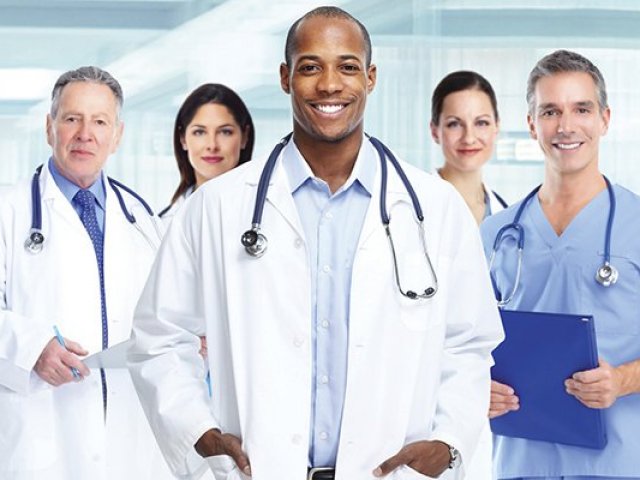 Médico(a)