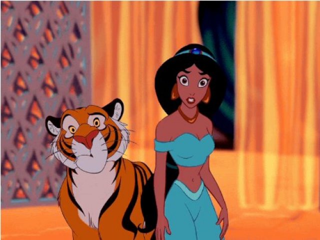 O que? e você ainda se considera fã das princesas depois disso? Desonra! Desonra pra você, desonra pra sua familia, desonra pra sua vaca!