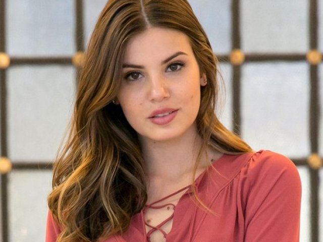 Camila Queiroz