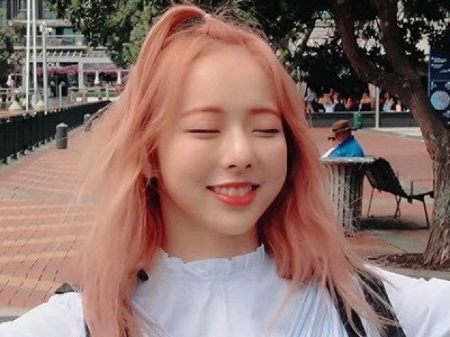 Está chegando lá! Mais algumas treinadas e você acerta todas! (Idol na foto: Vivi - Loona)