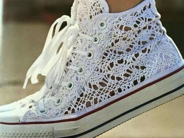 Tênis com detalhes de neve
