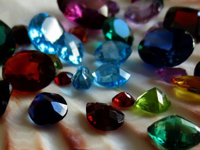 Qual pedra preciosa é você?