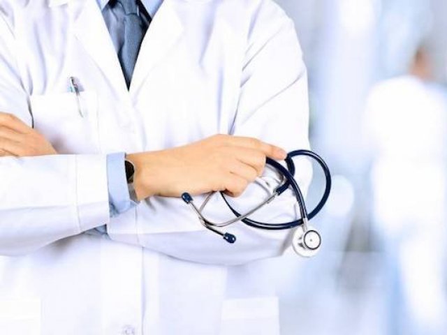 Médico(a)